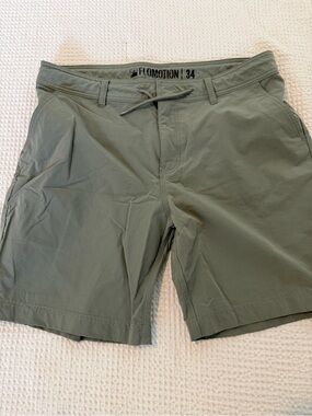 FloMotion Performance Shorts - Size 34